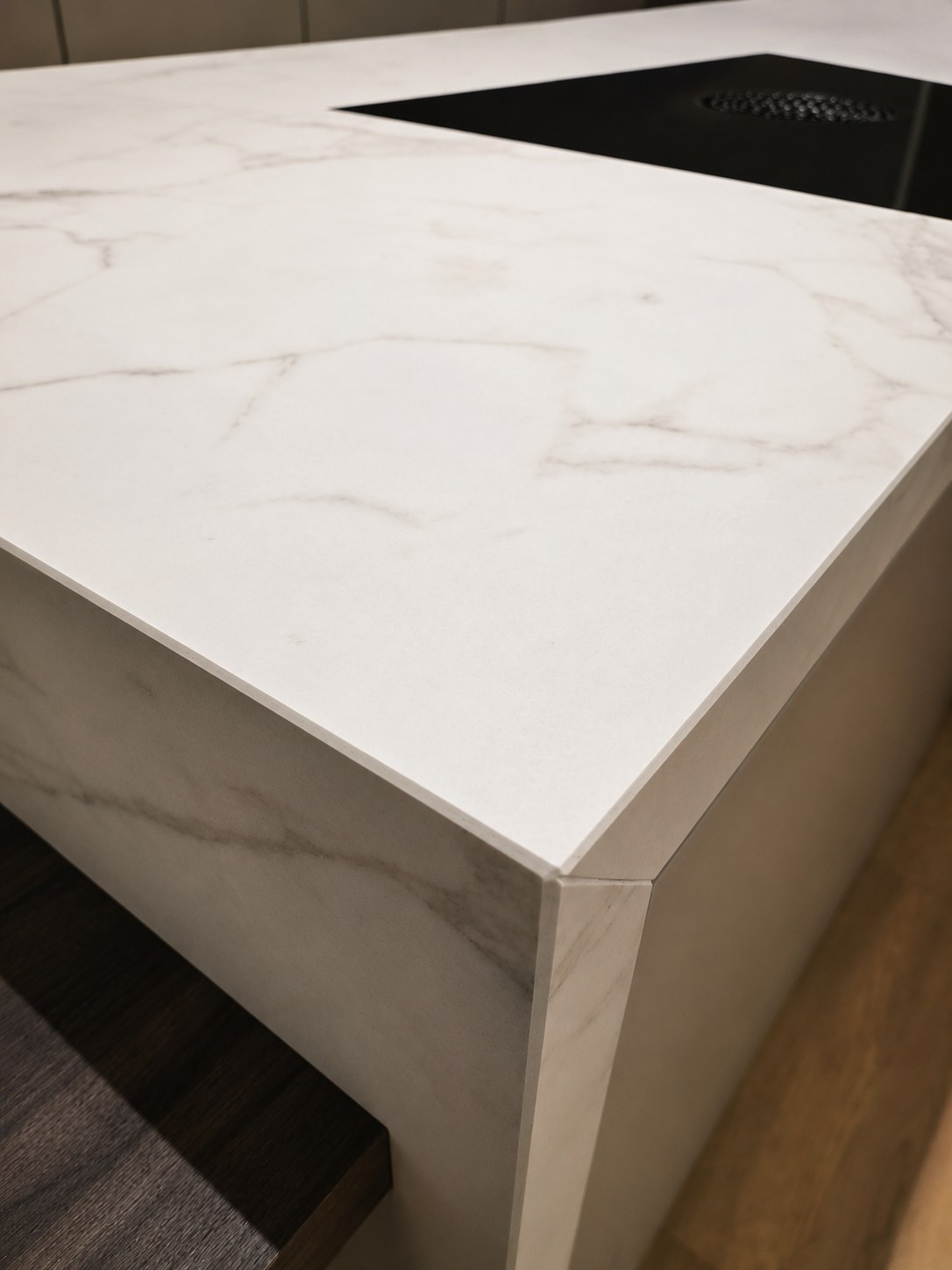 MobilCasa — Modern Gentili Time Kitchen — Gerakas · Ascale Vagli Gold worktop detail