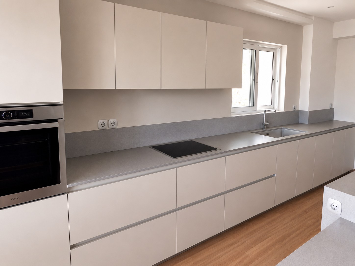 Linear Gentili Time layout with a Caesarstone Rugged Concrete worktop, hob and a tall oven column — Chalandri