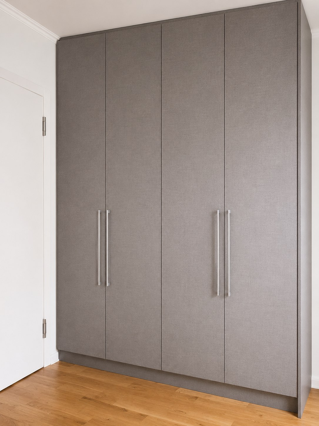 Febal Casa Momenti wardrobe in grey linen texture with chrome handles