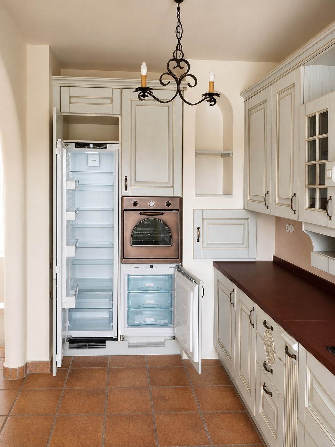 Tall unit with a built-in oven and fridge, classic Sira Eva Acqua di Mare kitchen