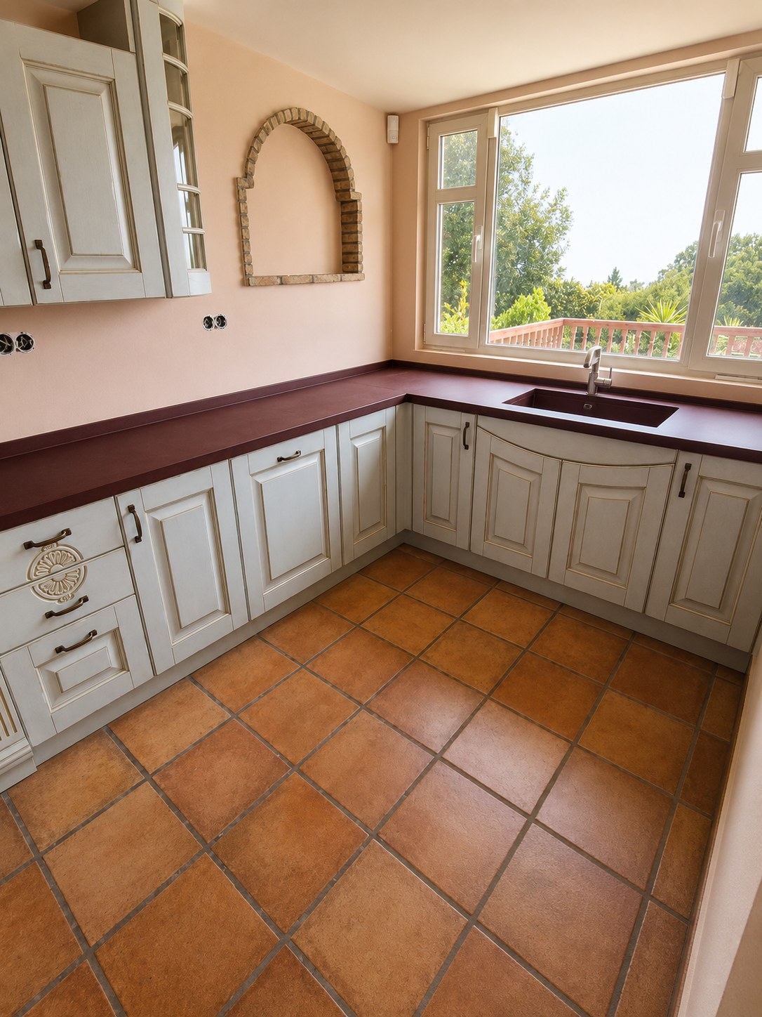 Burgundy Fenix worktop with an integrated sink by the window, Sira Eva Acqua di Mare